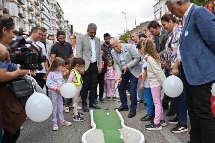 haydi-cocuklar-heykelde-bulusuyoruz