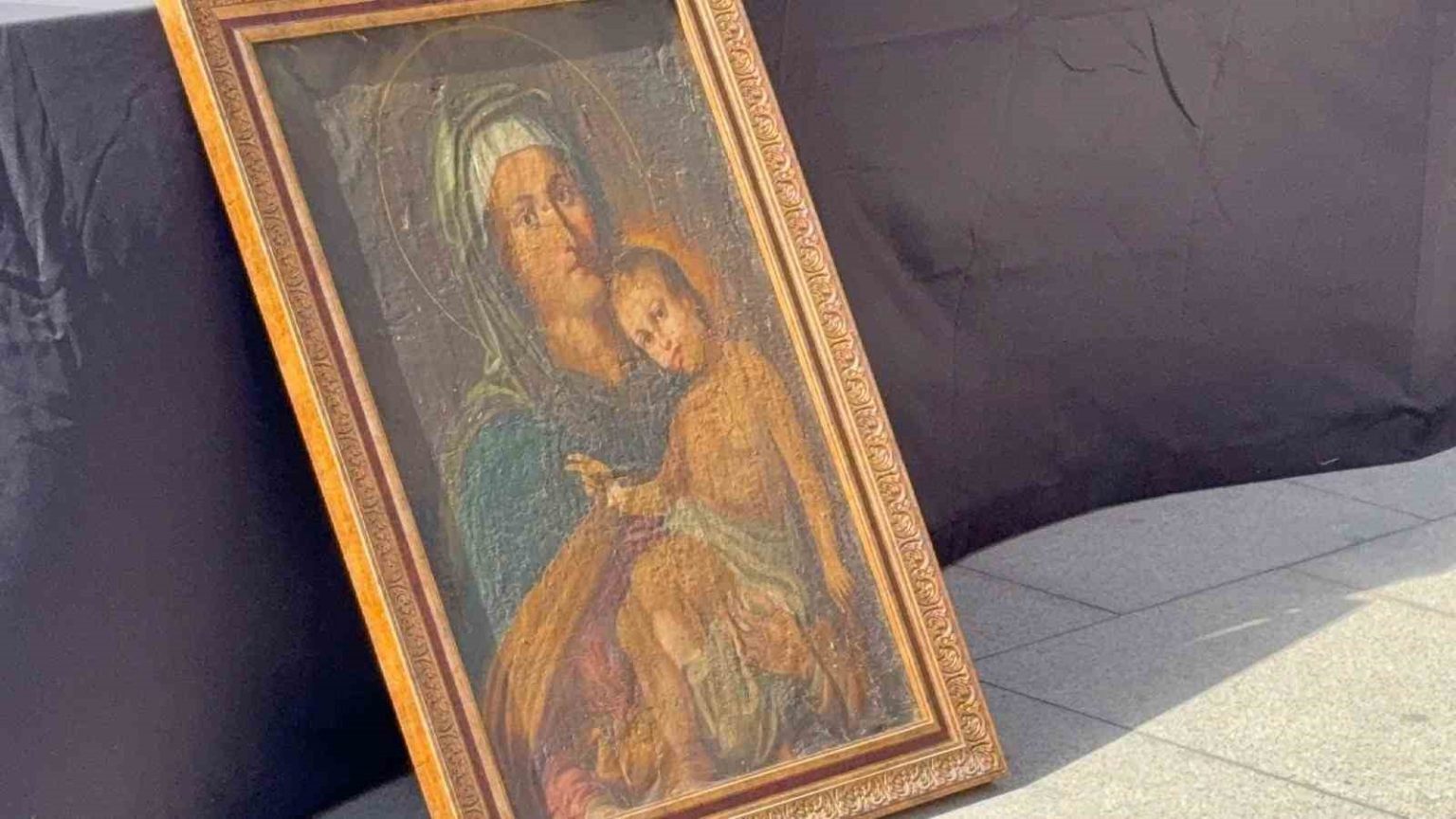 interpol-tarafindan-20-yildir-aranan-tarihi-hat-levha-istanbulda-ele-gecirildi