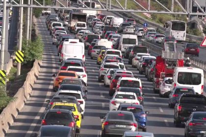 istanbulda-is-cikis-saatinde-trafik-yogunlugu-yuzde-71e-ulasti