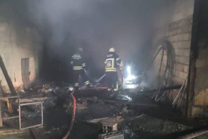 kopan-elektrik-kablosu-depoyu-kul-etti