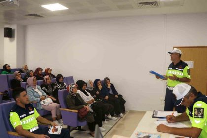 kutahyada-jandarmadan-71-okul-servis-soforu-ve-rehber-personele-egitim