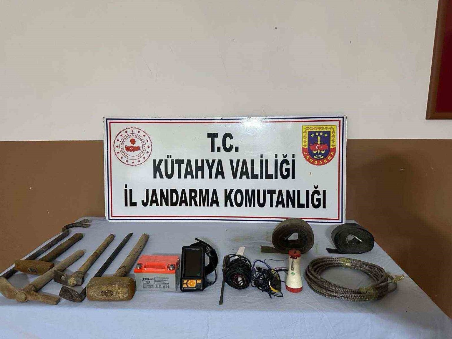 kutahyada-kacak-kazi-yapan-6-supheli-yakalandi