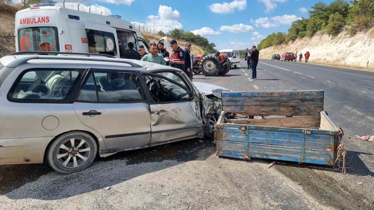 kutahyada-trafik-kazasi-2-yarali