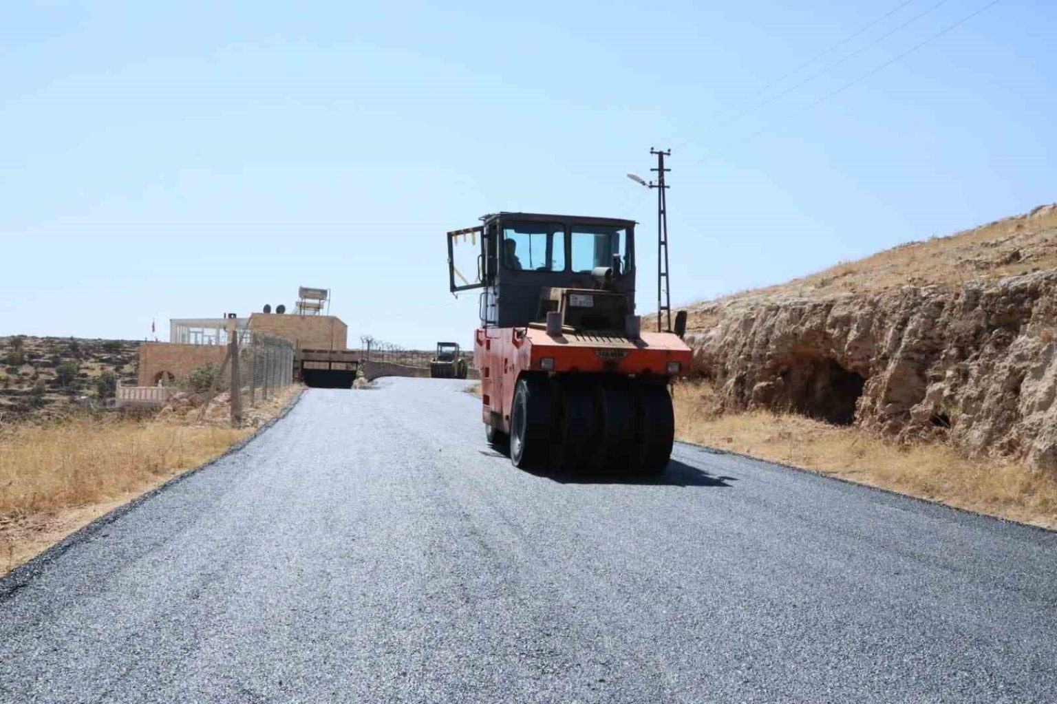 mardin-belediyesi-kirsal-mahalle-yollarinda-calismalarini-surduruyor