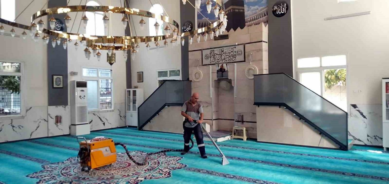 mersindeki-camilerde-temizlik-calismalari-suruyor