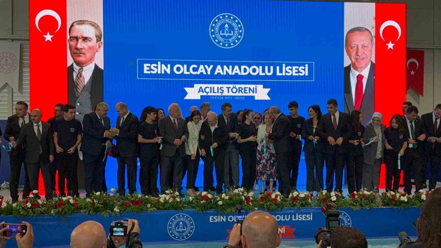 milli-egitim-bakani-yusuf-tekin-duzcede-hayirseverler-tarafindan-yapilan-liseyi-acti