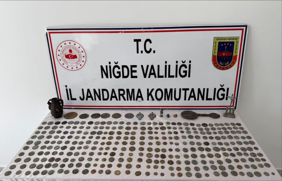 nigde-otogarinda-334-parca-tarihi-eser-ele-gecirildi