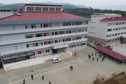 okullarini-el-ele-vererek-yenilediler