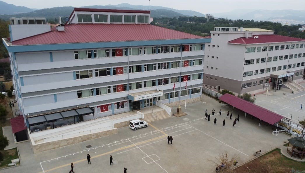 okullarini-el-ele-vererek-yenilediler