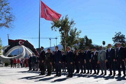 osmaniyede-gaziler-gununde-mehteran-esliginde-yuruyus-duzenlendi