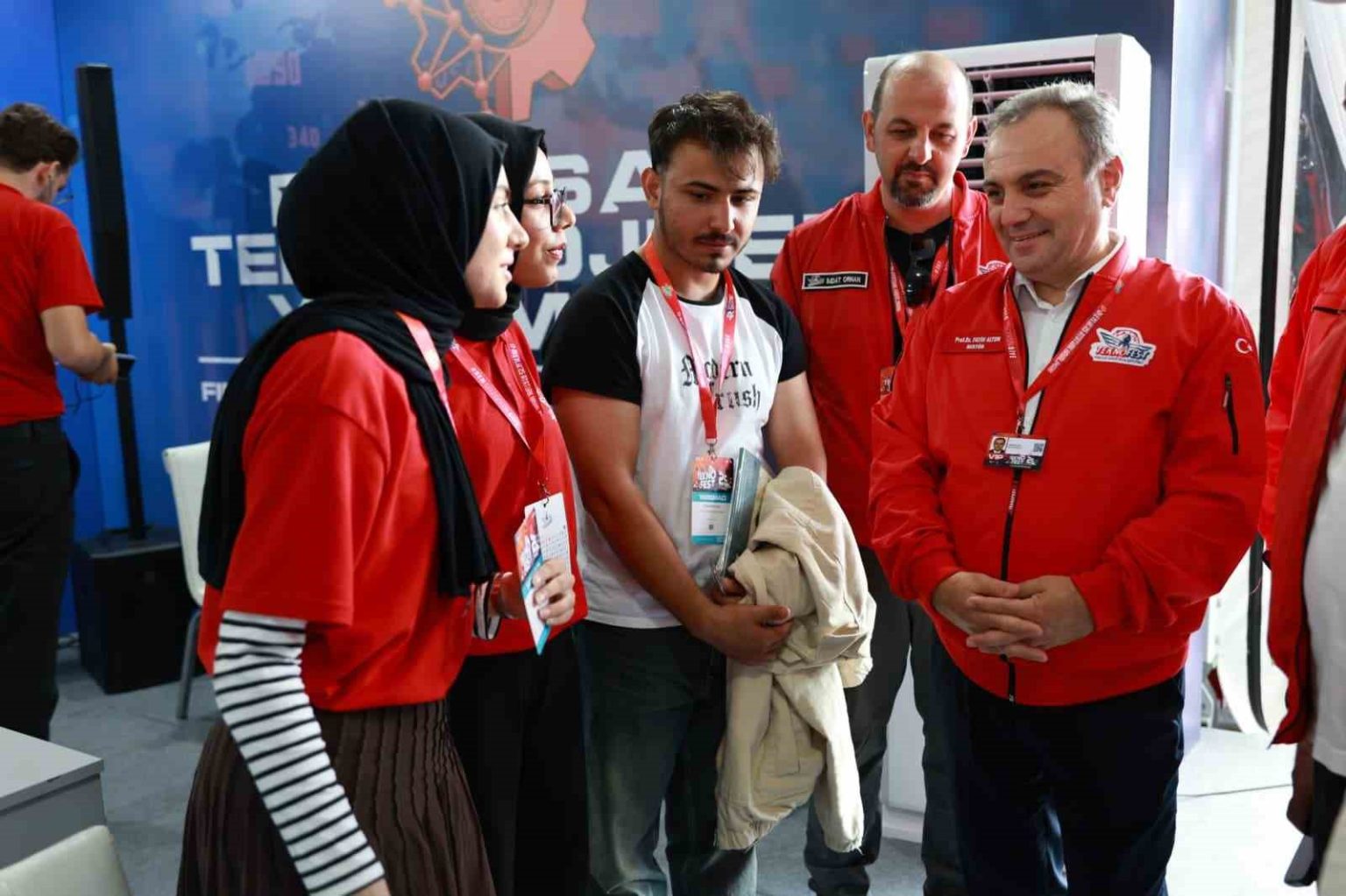 rektor-altun-teknofestte-teknoloji-tutkunlari-ile-bulustu