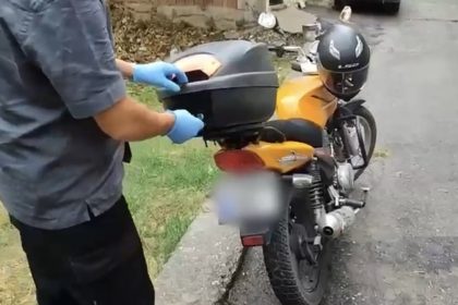 samsunda-supheli-motosikletten-uyusturucu-cikti