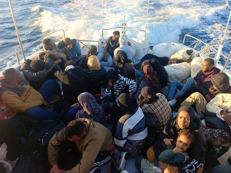 seferihisar-aciklarinda-41-duzensiz-gocmen-kurtarildi
