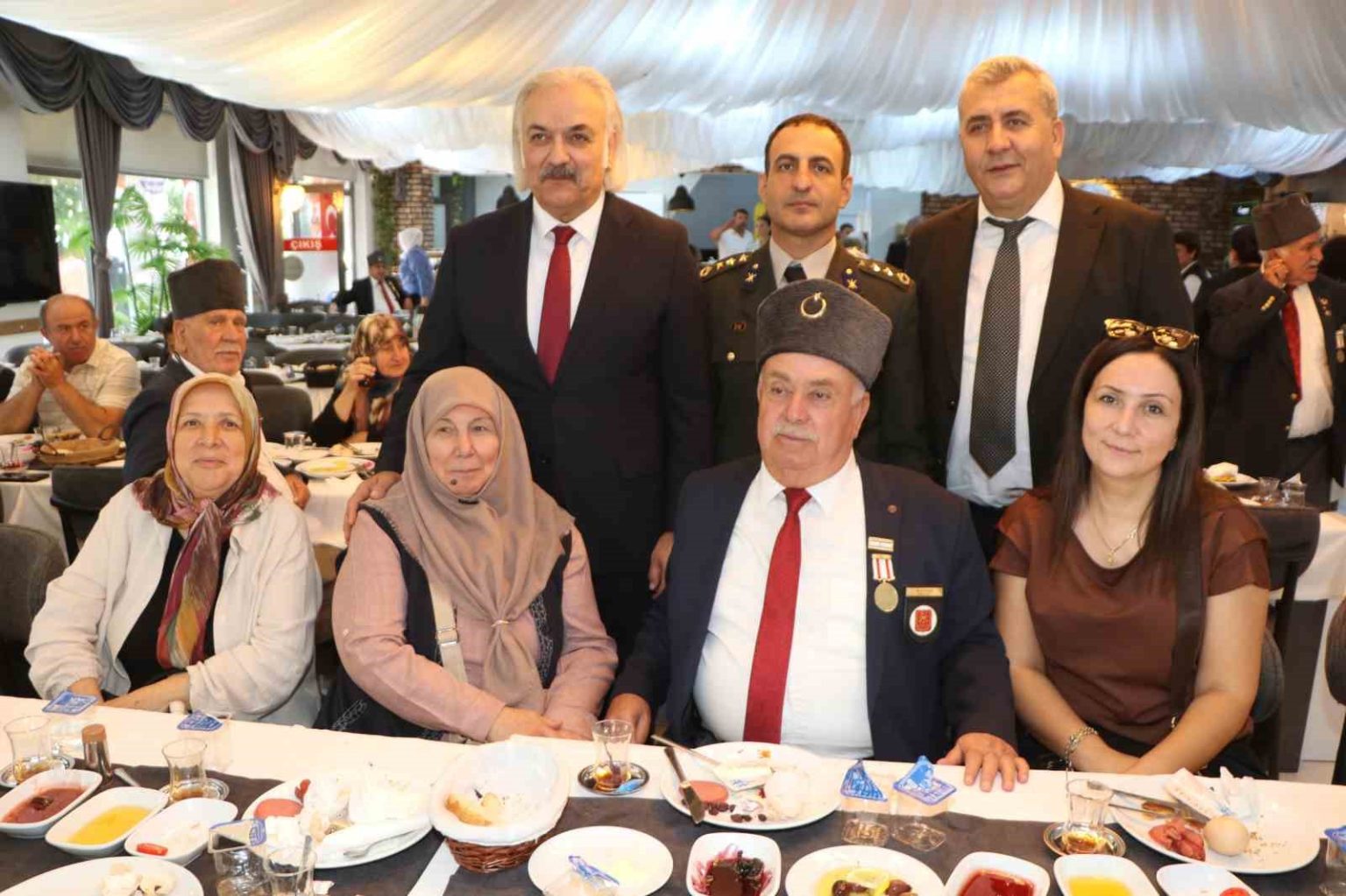 sokede-gaziler-gununde-sehit-ve-gazi-aileleri-onuruna-kahvalti-duzenlendi