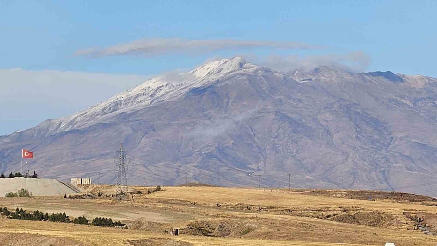 suphan-dagina-mevsimin-ilk-kari-dustu