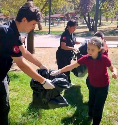 temiz-bir-kutahya-icin-cop-toplama-etkinligi-duzenlendi