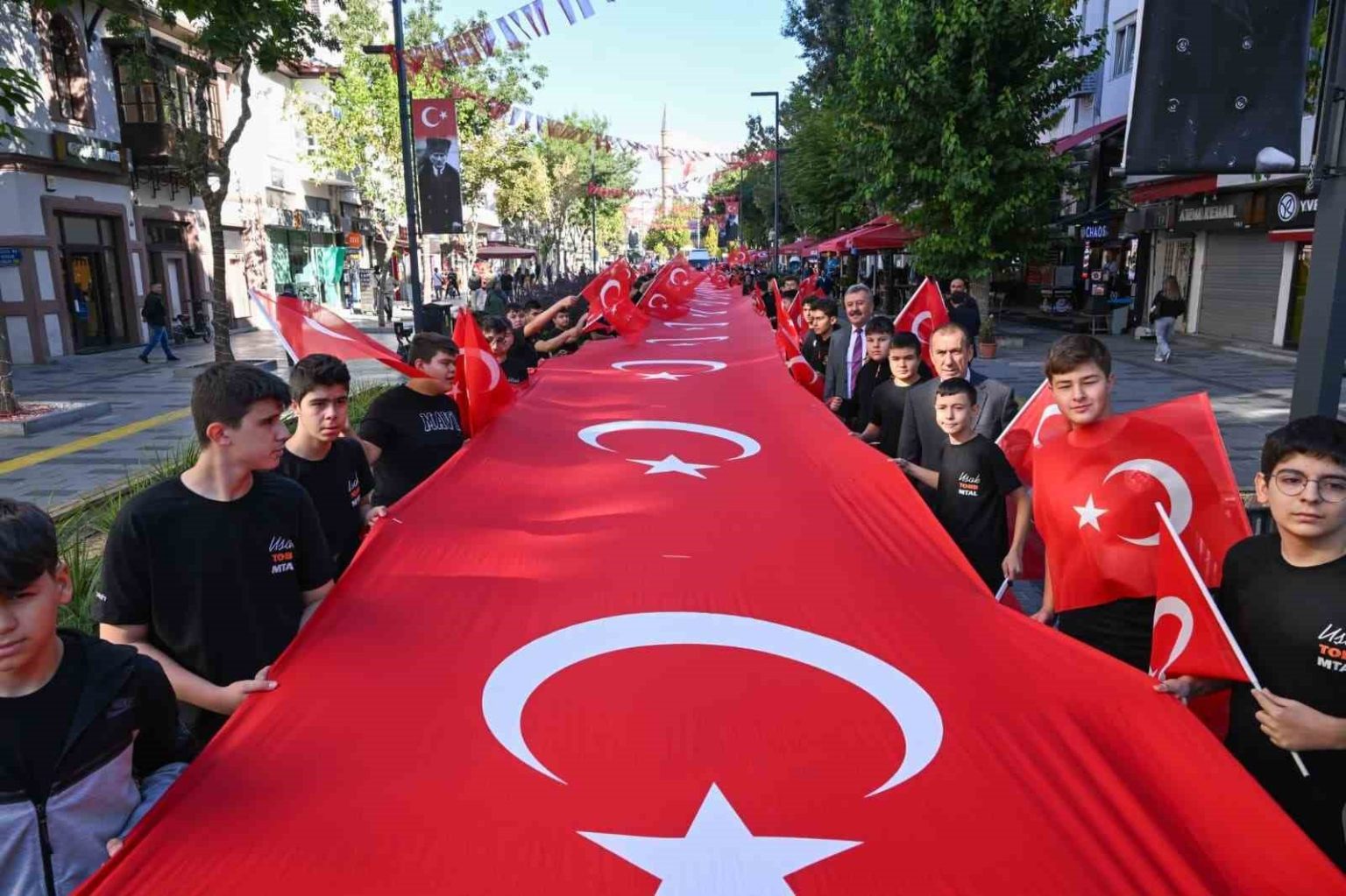 usakta-gaziler-gunu-kahramanlarla-kardeslik-yuruyusu-ile-kutlandi