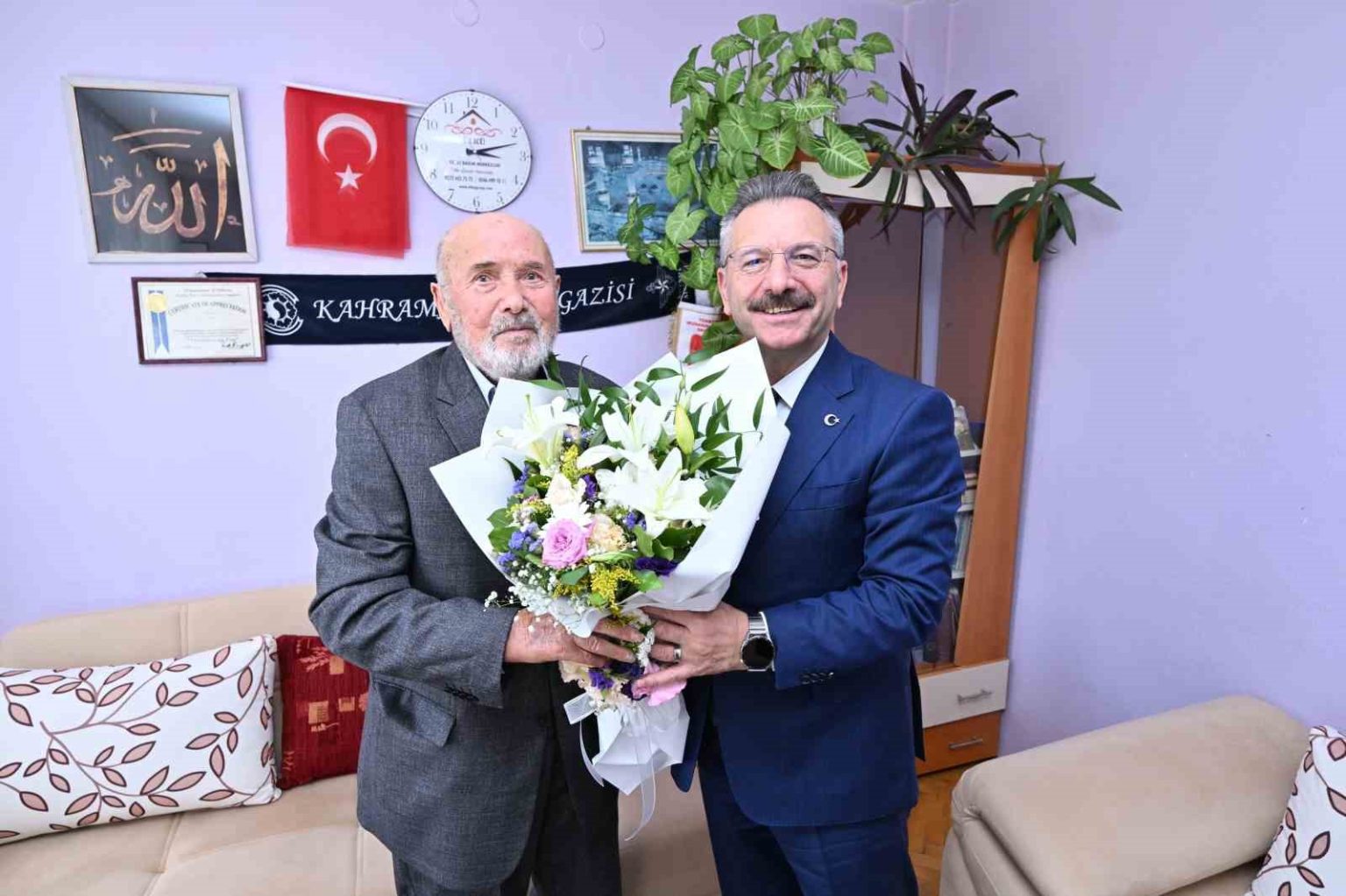 vali-aksoy-kore-gazisini-ziyaret-etti