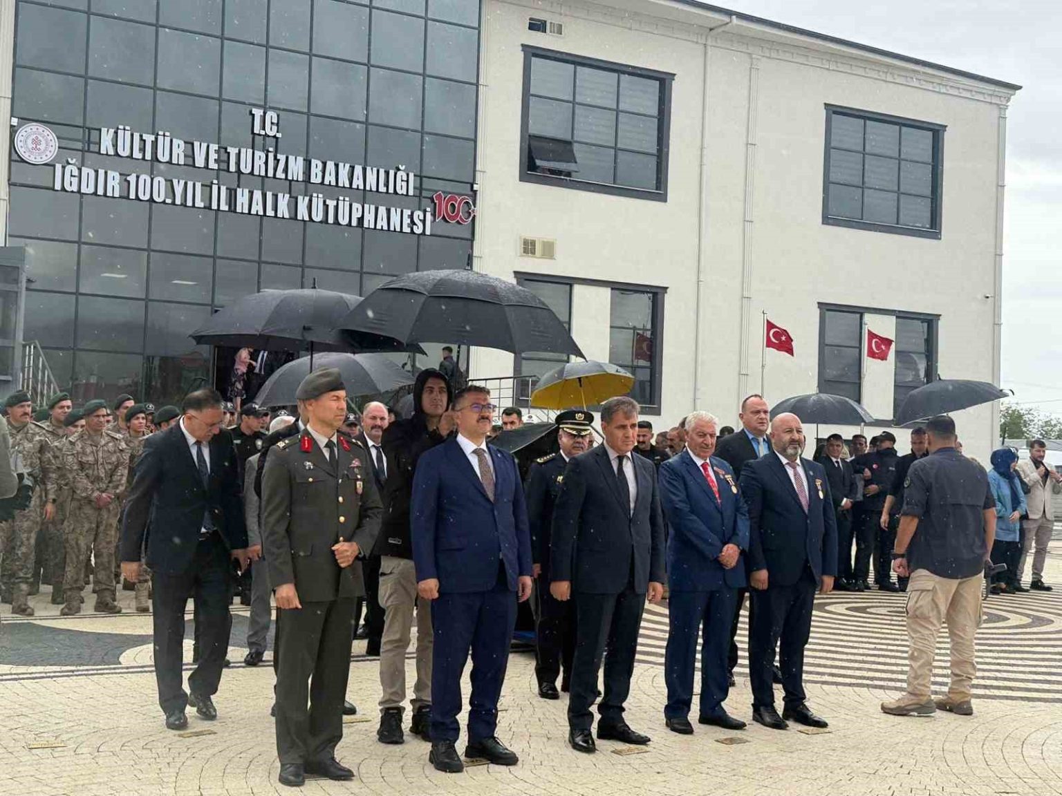 valiye-semsiye-var-gazilere-yok