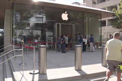yeni-iphone-17-turkiyede-ilgi-gormedi-magaza-onleri-bos-kaldi