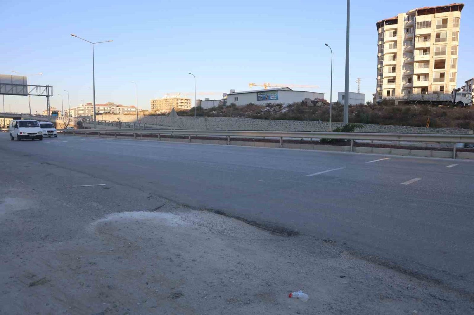 ahirdan-kacan-buzagi-kara-yoluna-cikinca-suruculere-zor-anlar-yasatti