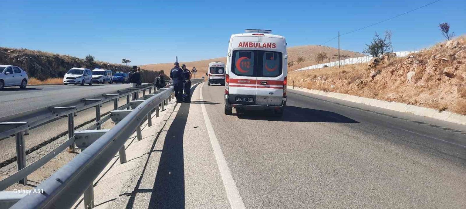 bariyerlere-carpan-motosiklet-surucusu-agir-yaralandi