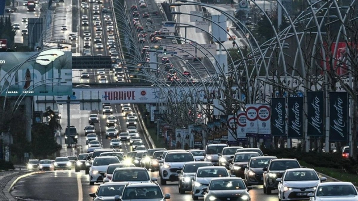 baskentin-buyuyen-trafik-sorunu-karsisinda-ankara-buyuksehir-belediyesi-yetersiz-kaldi