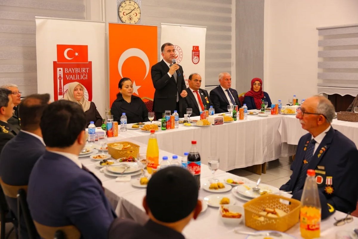 bayburtta-sehit-aileleri-ve-gaziler-onuruna-yemek-verildi