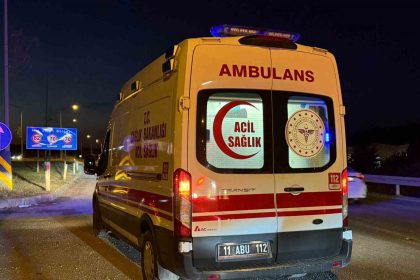 bilecikte-tirla-otomobil-carpisti-4-yarali