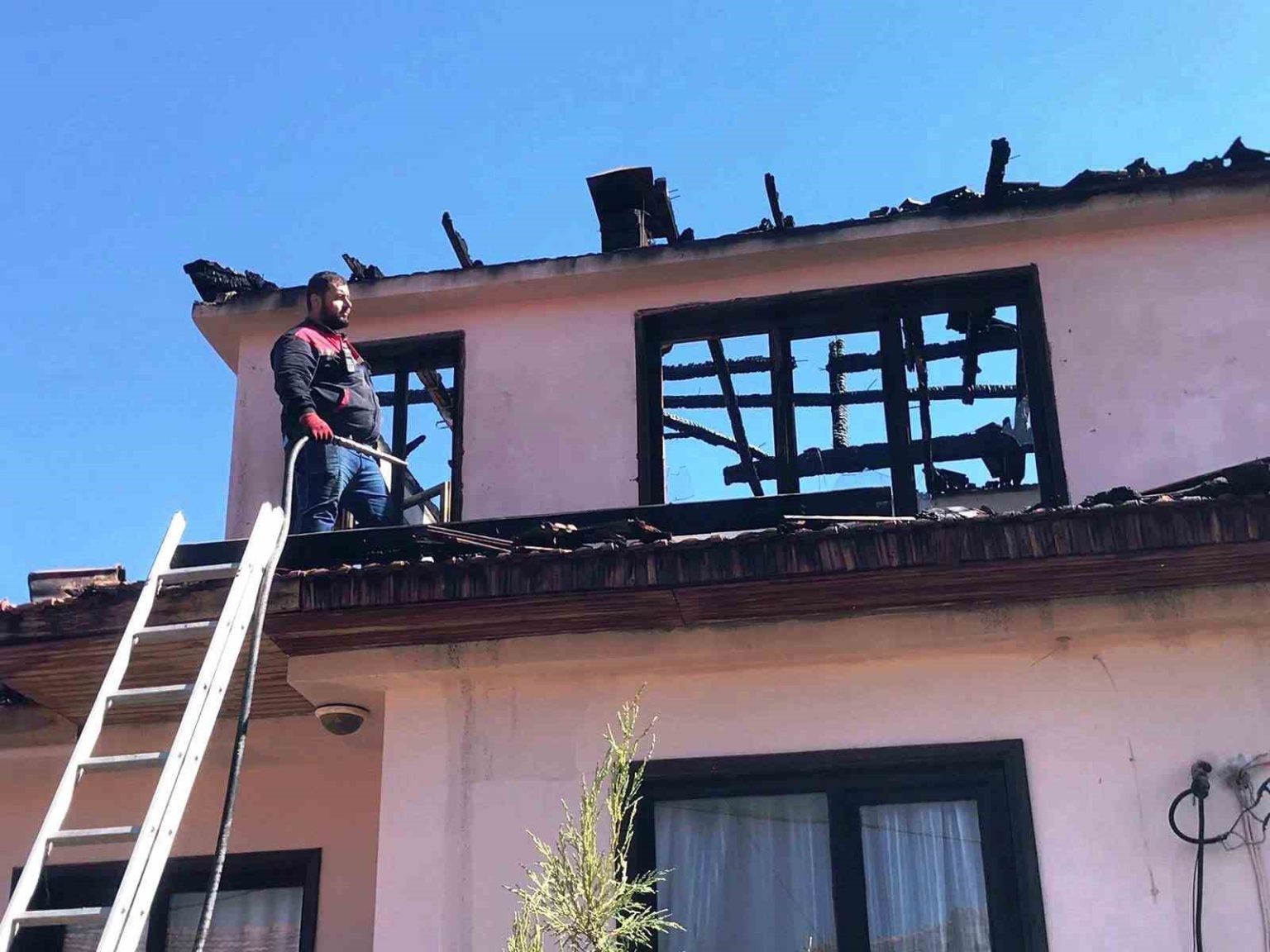 cavdarhisarda-evin-terasina-gozleme-yapmak-icin-yakilan-ates-yangina-sebep-oldu