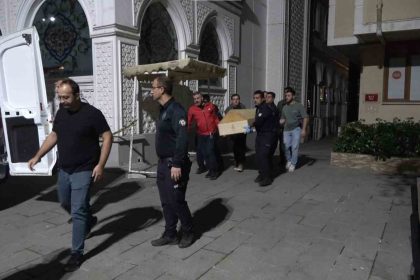 cekmekoyde-cami-tuvaletinde-genc-adamin-cansiz-bedeni-bulundu