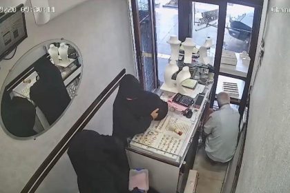 diyarbakirda-kadinlar-kuyumcudan-25-kilo-altin-caldi