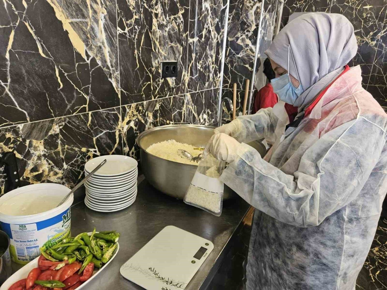 erzurumda-gida-satisi-yapan-isyerleri-denetlendi