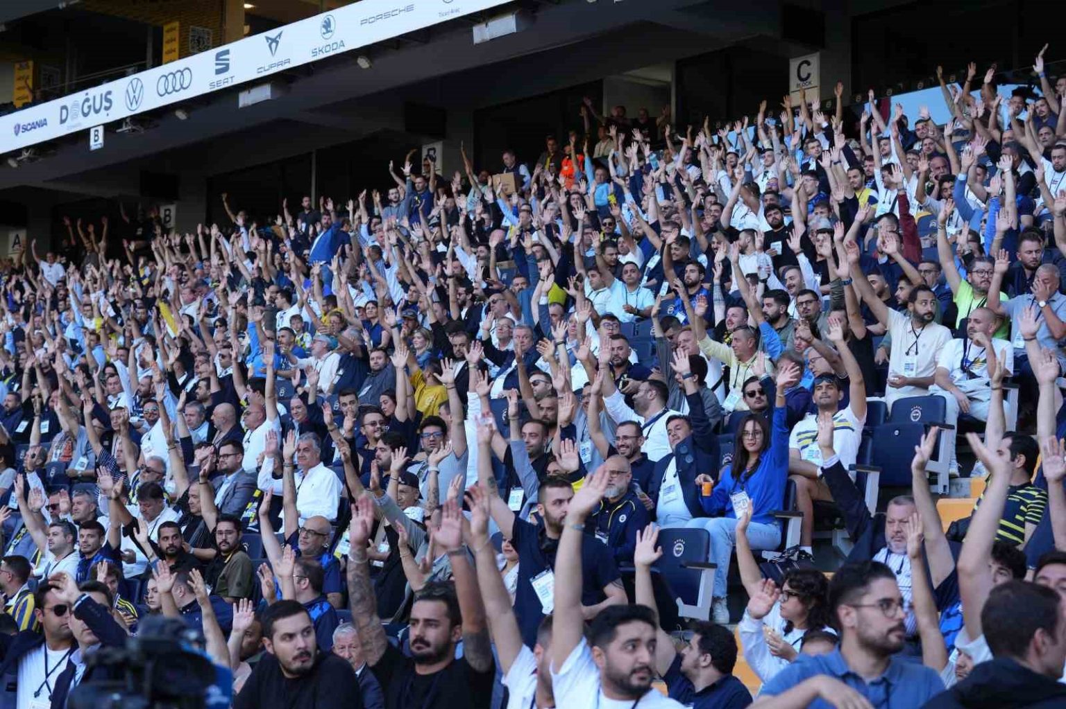 fenerbahcede-tasinmazlar-uzerinde-yonetime-yetki-veren-maddeler-oy-cokluguyla-reddedildi