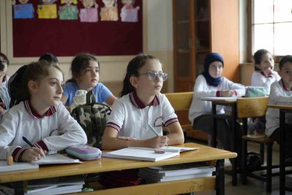 gumushaneli-9-yasindaki-buglem-her-torende-istiklal-marsini-isaret-diliyle-okuyor