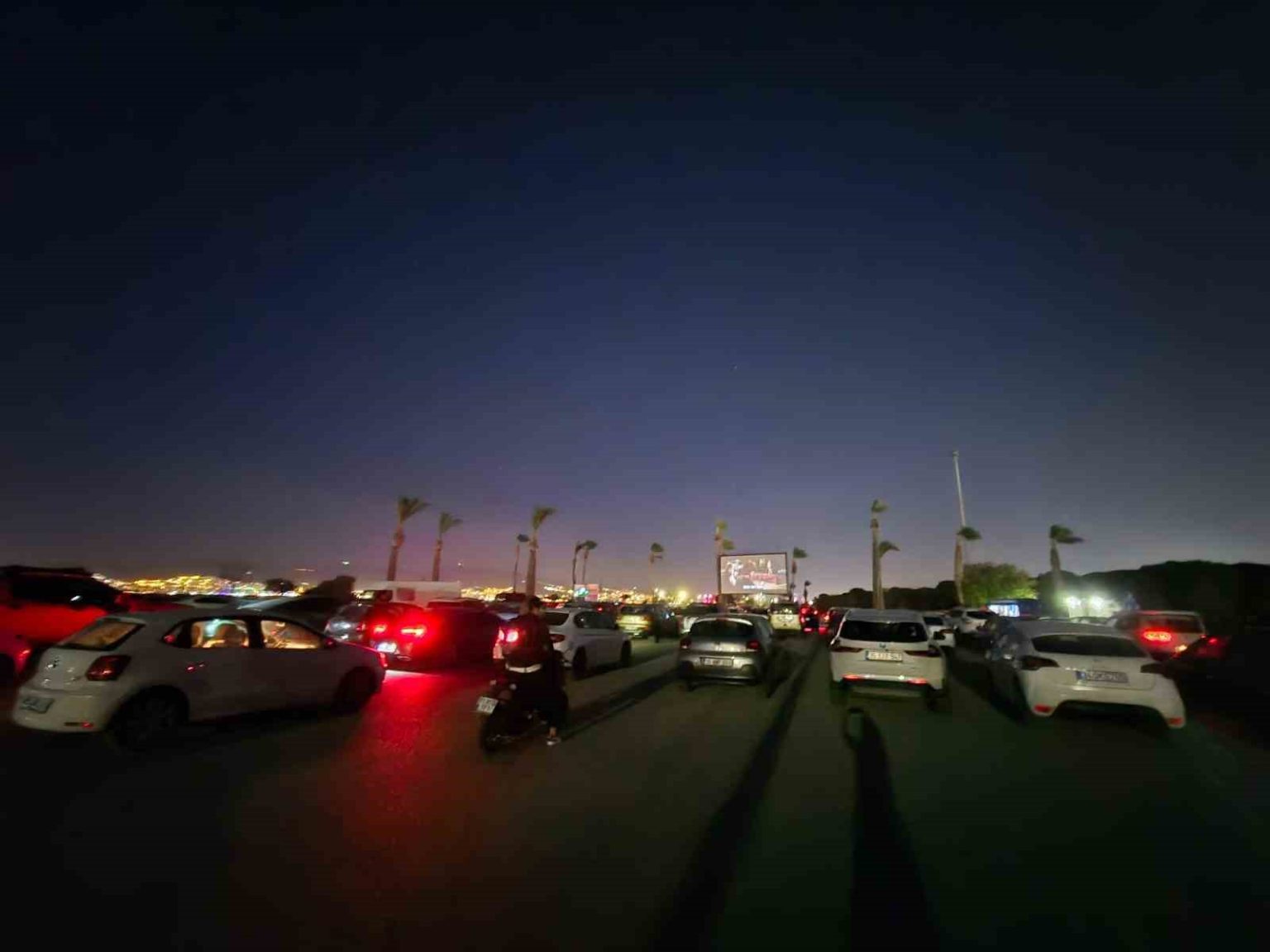 izmirde-arabada-film-keyfi