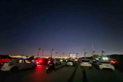 izmirde-arabada-film-keyfi