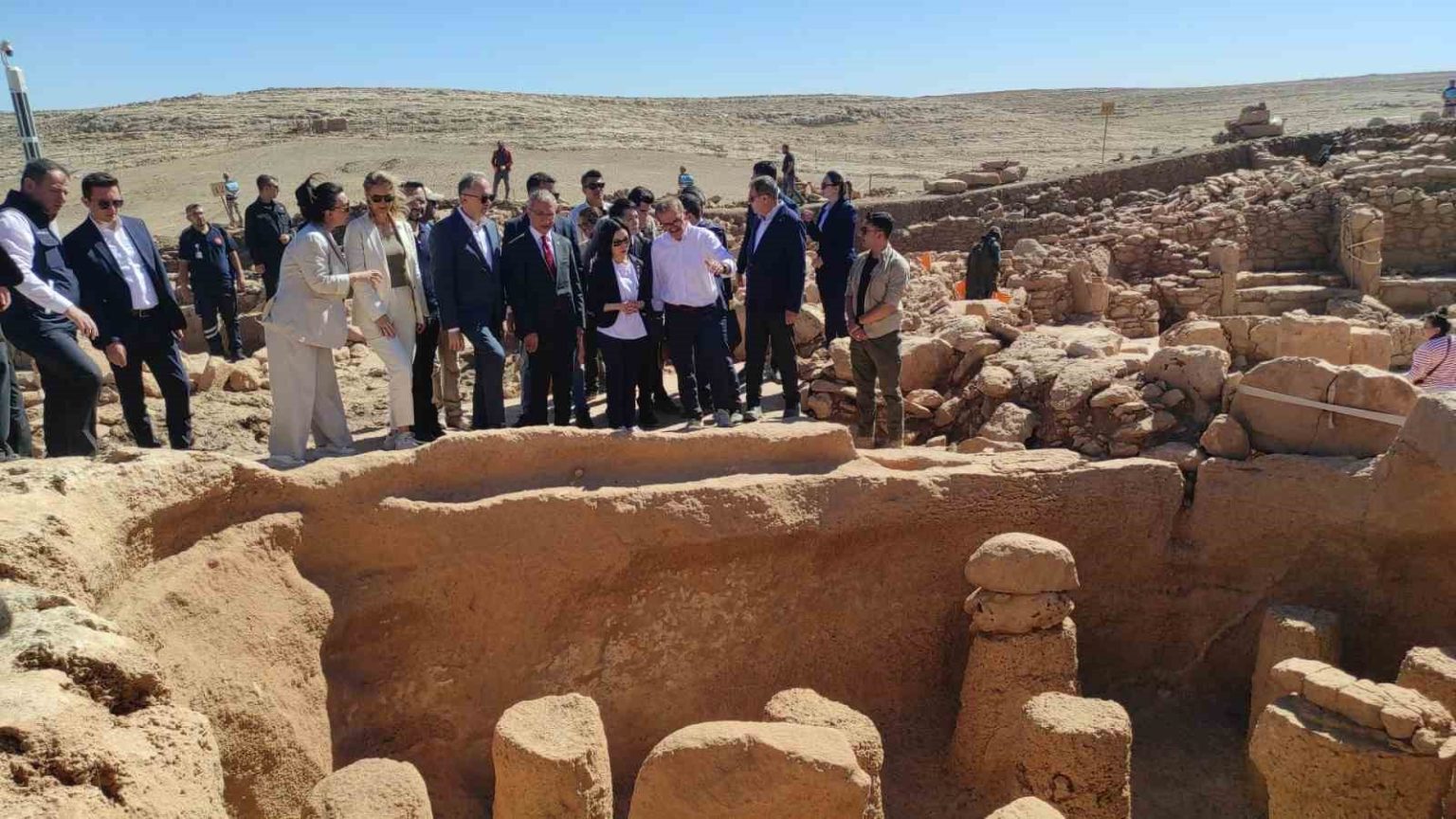 japon-altes-prensesi-akiko-mikasa-harbetsuvan-ve-karahantepeyi-gezdi