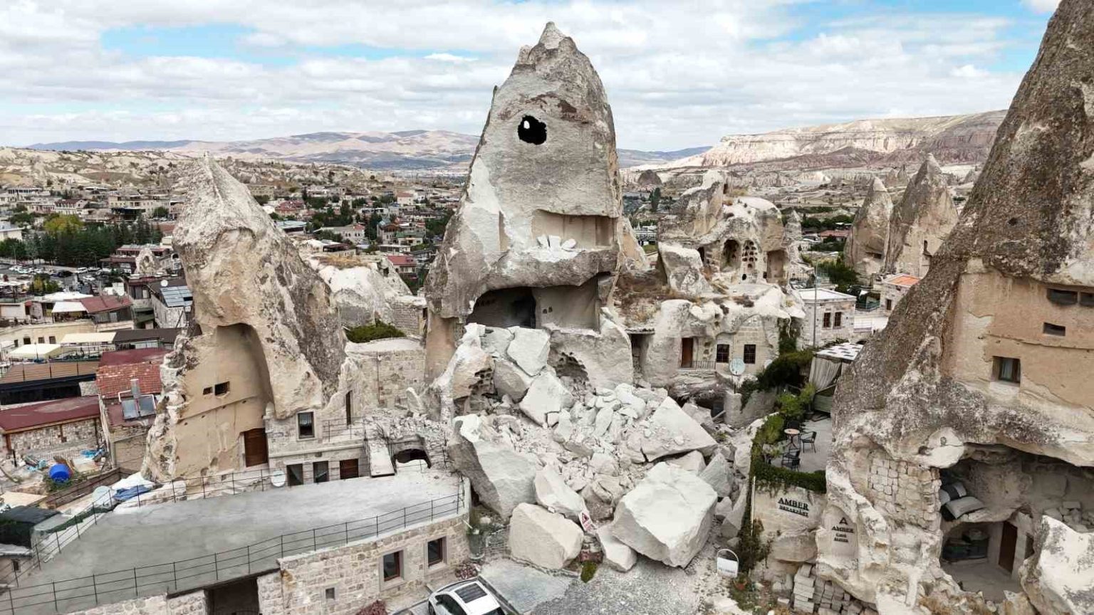 kapadokyada-peribacasi-yikildi