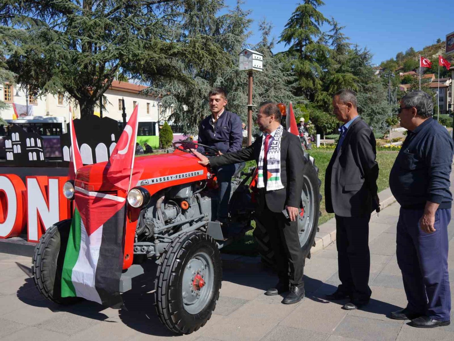 kastamonulu-ciftci-gazzeye-destek-icin-traktorunu-satisa-cikardi