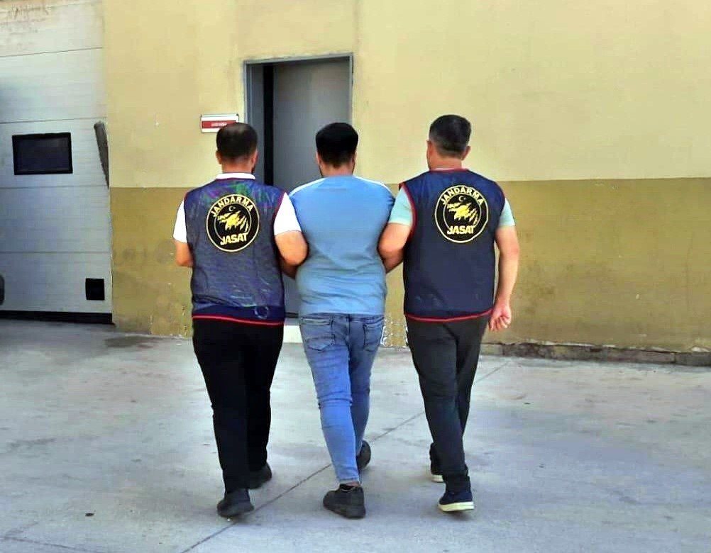 kesinlesmis-hapis-cezasiyla-aranan-3-sahis-yakalandi