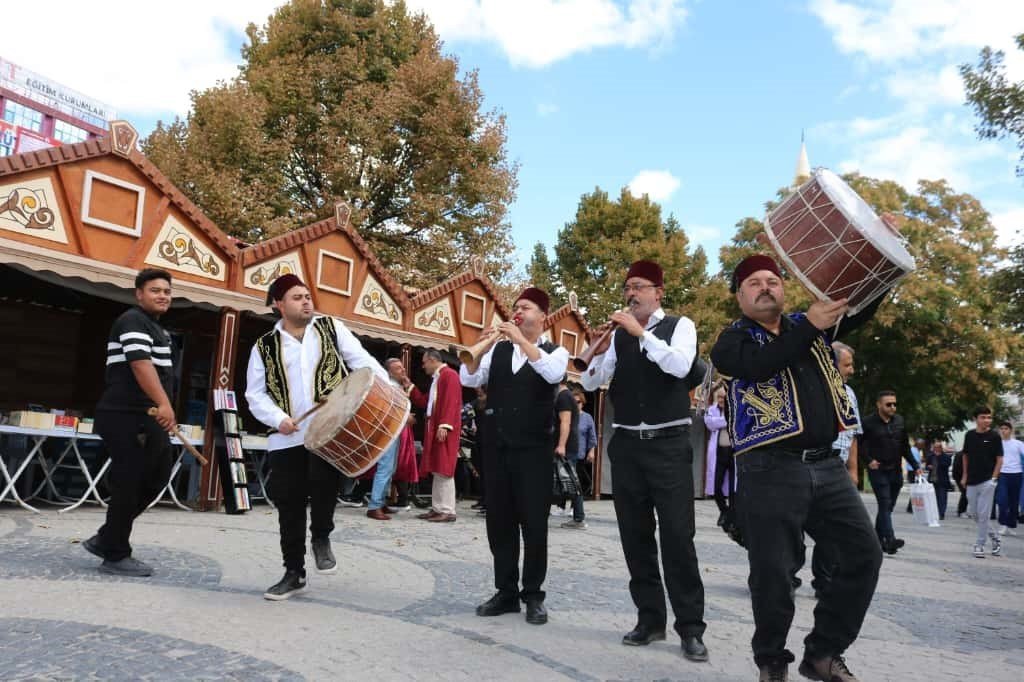 kirsehir-esnafindan-davullu-zurnali-ahilik-daveti