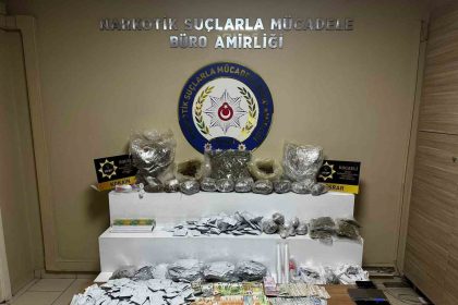 kocaelide-narkotik-baskini-5-supheli-yakalandi-9-kilo-uyusturucu-ele-gecti