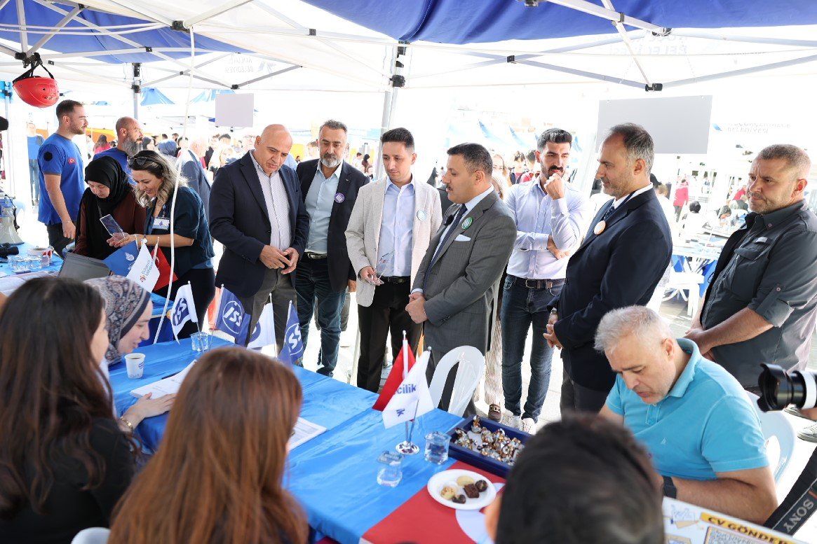 kucukcekmece-belediyesi-istihdam-fuarinin-ikincisini-duzenledi