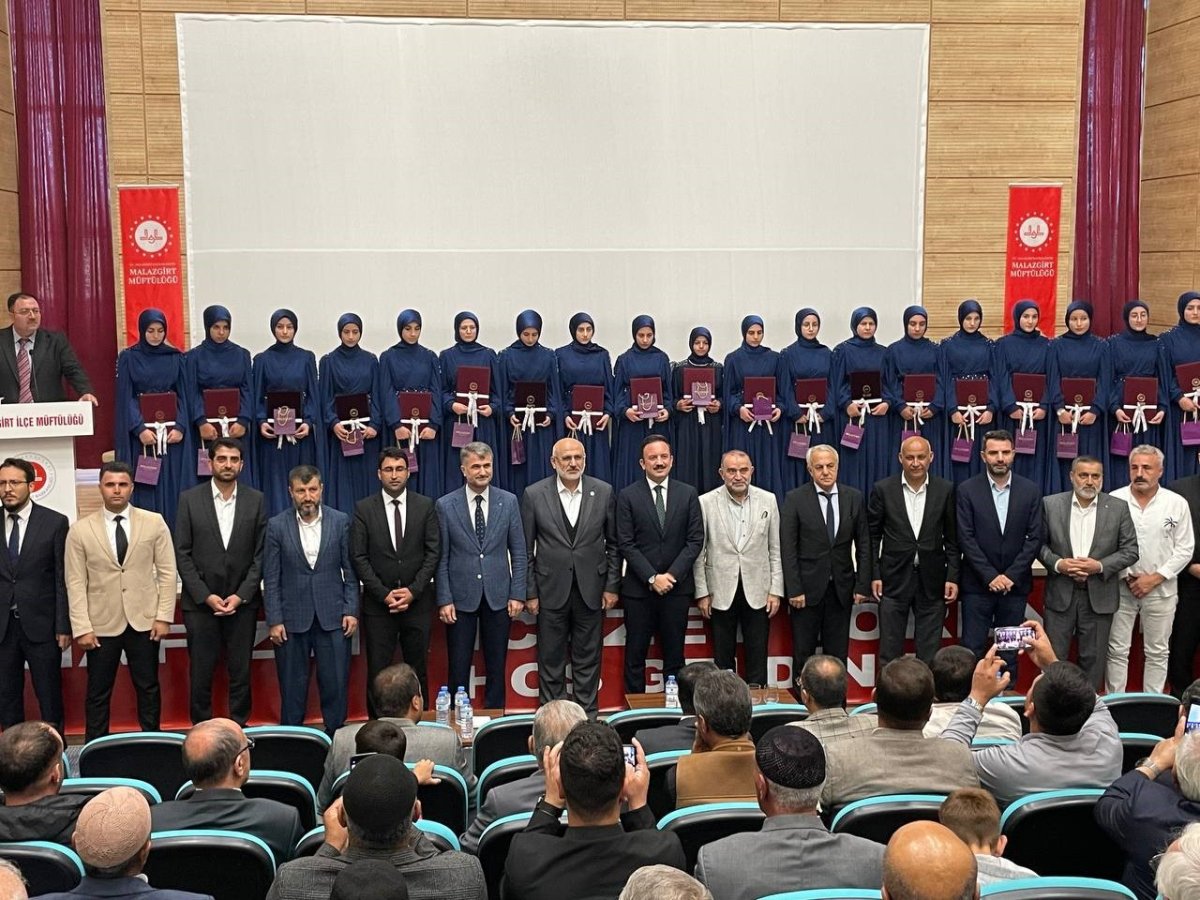 malazgirtte-hafizlik-toreninde-duygu-dolu-anlar-yasandi