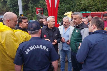 rize-valisi-selim-baydas-yer-yer-150-175-kilogram-yagis-aldik-bazi-yerlerde-200-kilogram-yagis-oldu