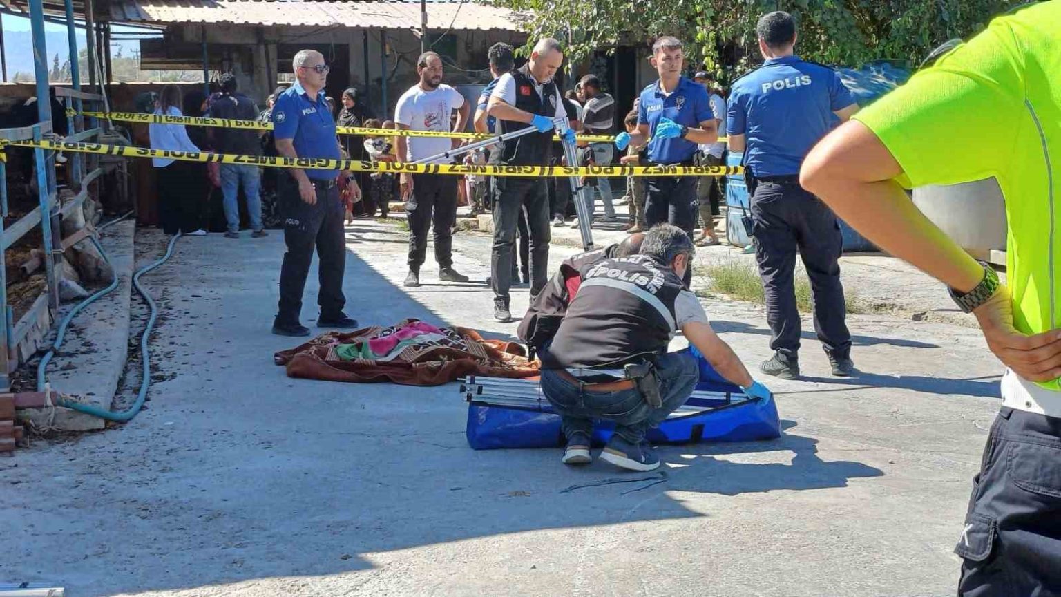 sut-toplama-kamyonunun-altinda-kalan-cocuk-hayatini-kaybetti