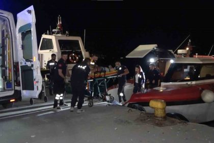 tekne-kazasinda-yaralanan-sahis-deniz-ambulansi-ile-getirildi