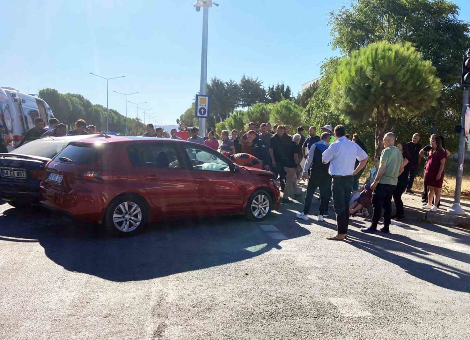 trafik-isiklari-arizalandi-araclar-birbirine-girdi