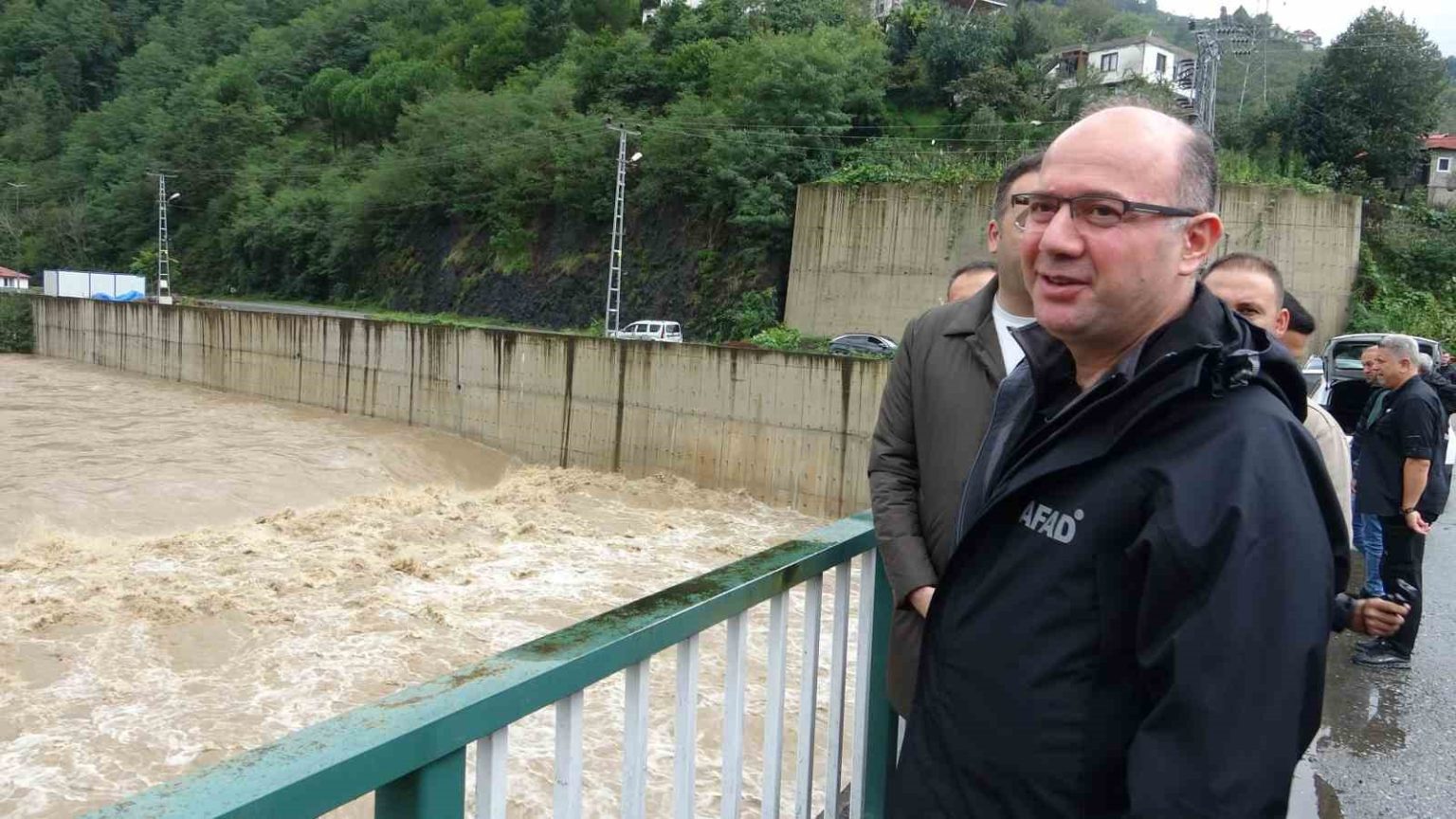 vali-mehmet-fatih-serdengecti-giresunda-sel-ve-heyelanlar-nedeniyle-20-koye-ulasim-saglanamiyor